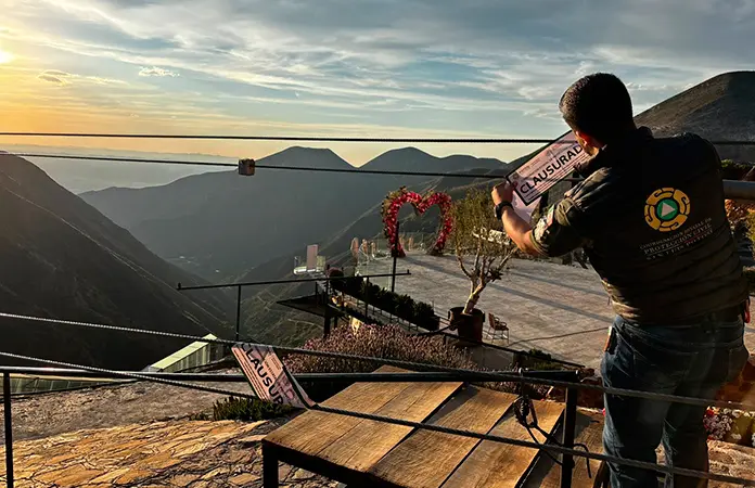 Menor se atora en cable y clausuran tirolesa