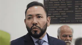 Serrano acusa "campa&ntilde;as negras", no da nombres y amenaza con denuncias