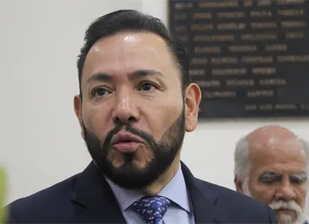 Serrano acusa "campa&ntilde;as negras", no da nombres y amenaza con denuncias