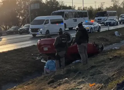 Volcadura en la carretera 57 deja solo da&ntilde;os materiales