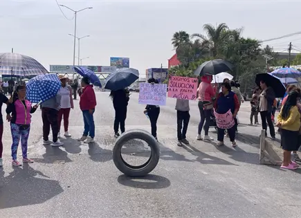 Bloquean por dos horas el Circuito Potos&iacute;; exigen agua