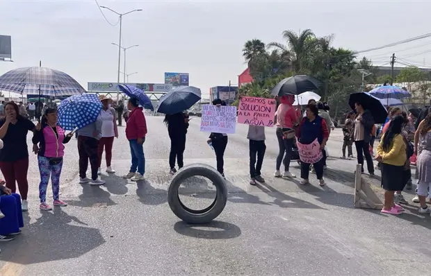 Bloquean por dos horas el Circuito Potos&iacute;; exigen agua