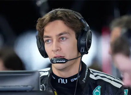 George Russell quiere que Max Verstappen siga en F1