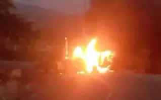 Incendian cami&oacute;n de carga en Michoac&aacute;n; reportan desaparecido al conductor