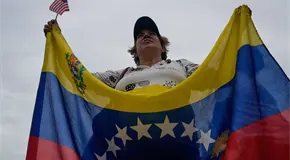 Chavismo y oposición inician diálogo para abordar la transición