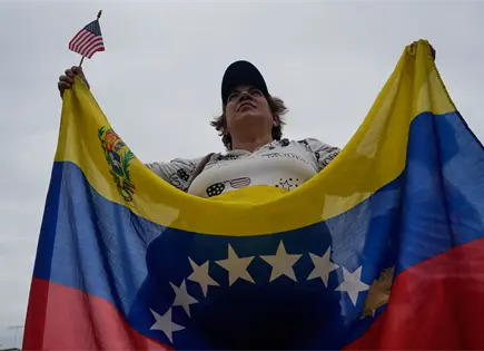 Jubilados y trabajadores protestan frente a embajada de EE.UU. en Caracas