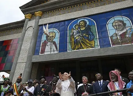 Le&oacute;n XIV se lanza contra el "pu&ntilde;ado de tiranos"