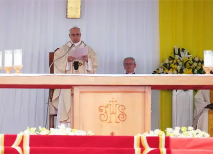 Papa en Camer&uacute;n: llama a j&oacute;venes a resistir migraci&oacute;n y corrupci&oacute;n