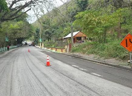 Rehabilitan camino Comoca–Axtla