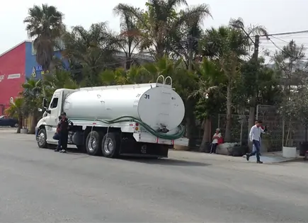 Tras bloqueo en Circuito Potos&iacute;, Ayuntamiento promete pipas y revisar red