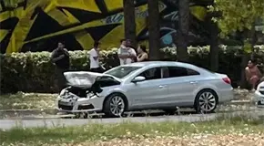 Choque por alcance en bulevar R&iacute;o Santiago; s&oacute;lo da&ntilde;os