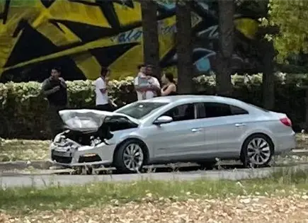 Choque por alcance en bulevar R&iacute;o Santiago; s&oacute;lo da&ntilde;os