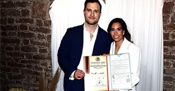 &iexcl;ENAMORADOS!EFECT&Uacute;AN SU ENLACE CIVIL