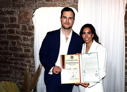 &iexcl;ENAMORADOS!EFECT&Uacute;AN SU ENLACE CIVIL