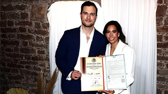 &iexcl;ENAMORADOS!EFECT&Uacute;AN SU ENLACE CIVIL