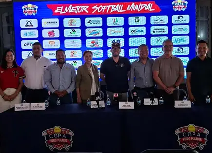 Presentan la Copa de Softbol Puro Pulque