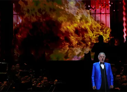 Andrea Bocelli cautiva a m&aacute;s de 130,000 en concierto en Z&oacute;calo