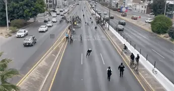 Colectivos ciclistas bloquean avenida Salvador Nava