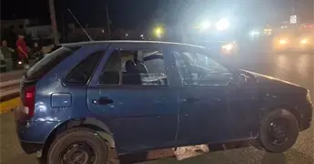 Conductor choca contra barra de contenci&oacute;n