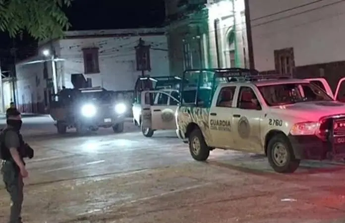 Dos muertos, deja tiroteo entre delincuentes y polic&iacute;as