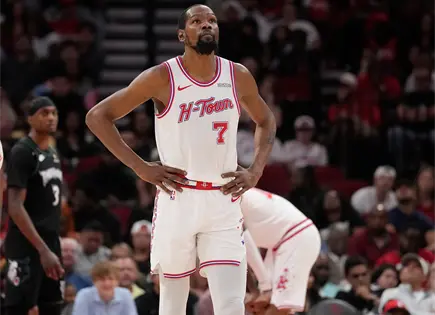 Kevin Durant se pierde juego 1 de playoffs por lesi&oacute;n
