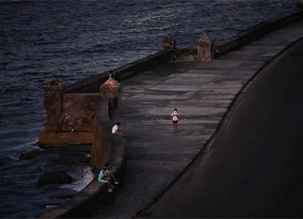 La crisis energ&eacute;tica apaga las legendarias noches de La Habana