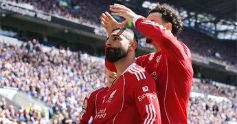 Liverpool gana derbi Merseyside con gol de Van Dijk en tiempo a&ntilde;adido