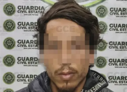 Detienen a hombre por asalto con cuchillo en tienda del Centro