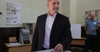 Coalici&oacute;n de Rumen Radev gana elecciones en Bulgaria