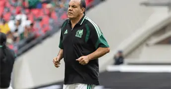 Cuauht&eacute;moc Blanco brilla en partido Leyendas Brasil en M&eacute;xico