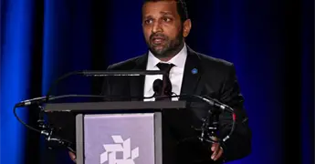 Director de FBI demanda a revista por acusaci&oacute;n de alcoholismo