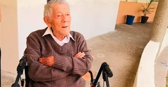 El presb&iacute;tero Roger M&eacute;ndez celebra 102 a&ntilde;os de vida