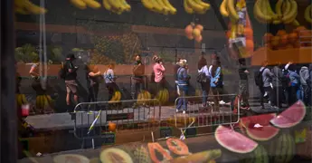 Espa&ntilde;a inicia programa para regularizar migrantes sin papeles