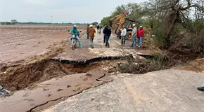 Lluvias at&iacute;picas afectaron a 300 productores en la capital