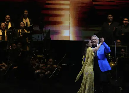 M&aacute;s de 130 mil asistentes ovacionan a Andrea Bocelli en el Z&oacute;calo