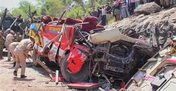 Accidente de autob&uacute;s en Himalaya deja 21 muertos en India