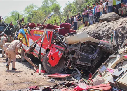 Accidente de autob&uacute;s en Himalaya deja 21 muertos en India