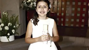 ANA CLAUDIA REALIZA LA PRIMERA COMUNI&Oacute;N