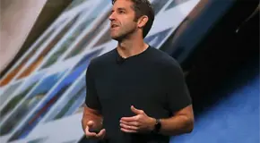 El reto de John Ternus al suceder a Tim Cook al frente de Apple