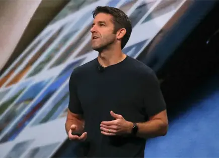 El reto de John Ternus al suceder a Tim Cook al frente de Apple