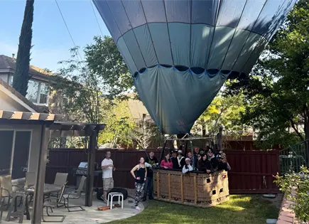 Globo aerost&aacute;tico aterriza de emergencia en jard&iacute;n de Temecula