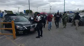 Hallan veh&iacute;culo robado en tianguis de la Fenapo