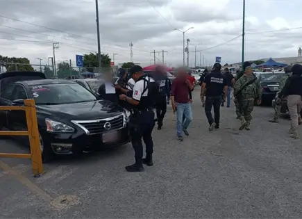 Hallan veh&iacute;culo robado en tianguis de la Fenapo