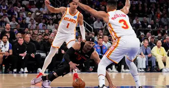 Hawks remontan y ganan a Knicks con 32 puntos de CJ McCollum