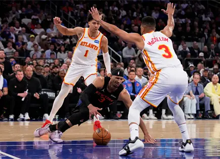Hawks remontan y ganan a Knicks con 32 puntos de CJ McCollum