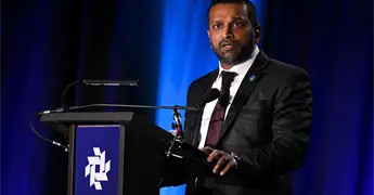 Kash Patel demanda a The Atlantic por acusaciones de consumo excesivo