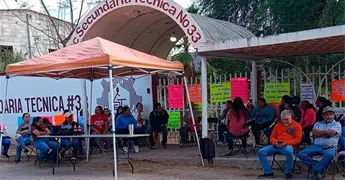 Paterfamilias toman la Secundaria T&eacute;cnica 33