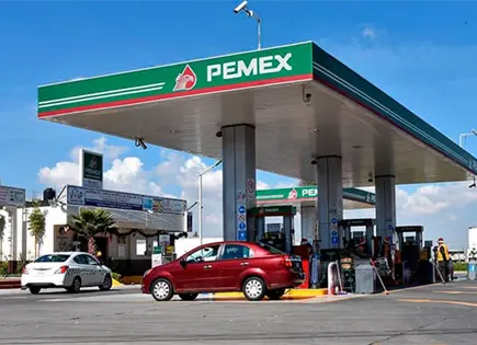 Profeco supervisa gasolineras: 75.7% ajustan precios en M&eacute;xico