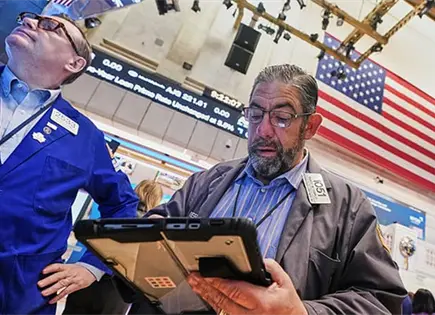 Wall Street cierra en rojo; BMV sube