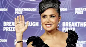 CANAS DE SALMA HAYEK GENERAN APLAUSOS